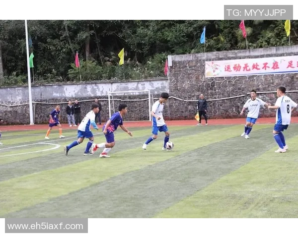 足球区联赛激战正酣各队争夺冠军荣耀展现青春风采