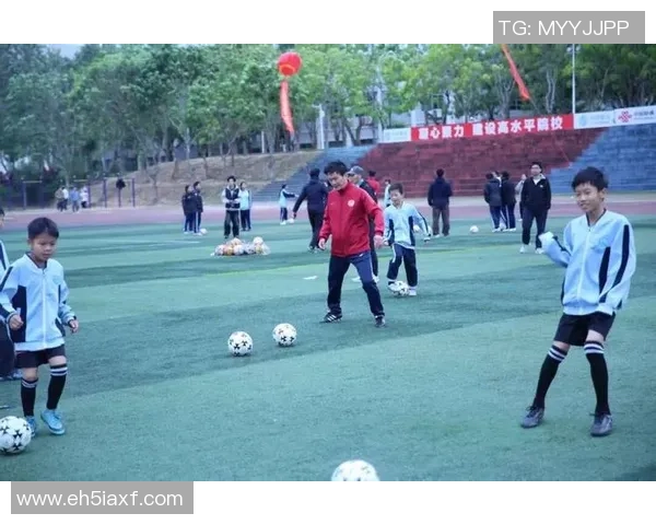 足球亚洲之星闪耀赛场展现风采助力球队追逐梦想与荣耀